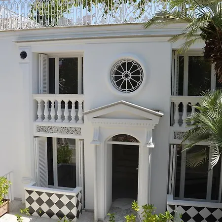 Muta House *