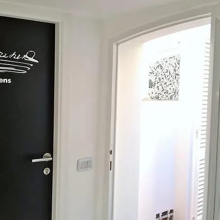 Muta House Guest house *